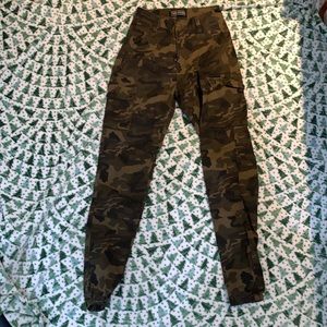 Camouflage cargo pants! 🌲 ♥️